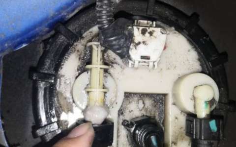 熊猫车油泵漏油 自己动手换油泵上盖完美解决问题